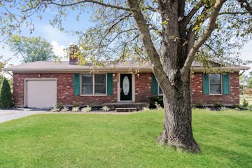 1628 Greenland Park Cir Shelbyville, KY 40065